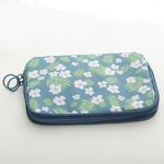 Wasserdichter Reiseorganizer – Tasche für Reiseunterlagen – blau mit Blumenmuster